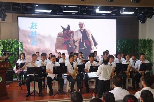 高雅藝術(shù)潤(rùn)童心，管樂之聲傳校園——榆林學(xué)院管樂團(tuán)走進(jìn)高新二小藝術(shù)交流活動(dòng)側(cè)記